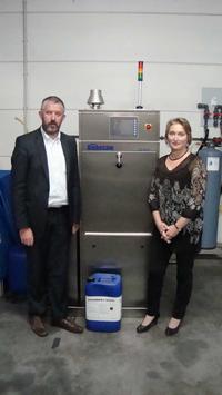 Serge Tuerlings, Technical Manager for Kyzen in Europe, and Riebesam’s European Sales Manager Mrs. Julia Vielhaber press the “start” button on the Riebesam 23-03T